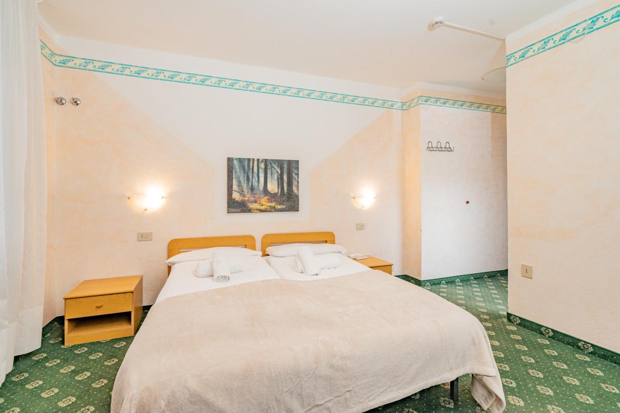 Hotel Europa โมลเวโน ภายนอก รูปภาพ