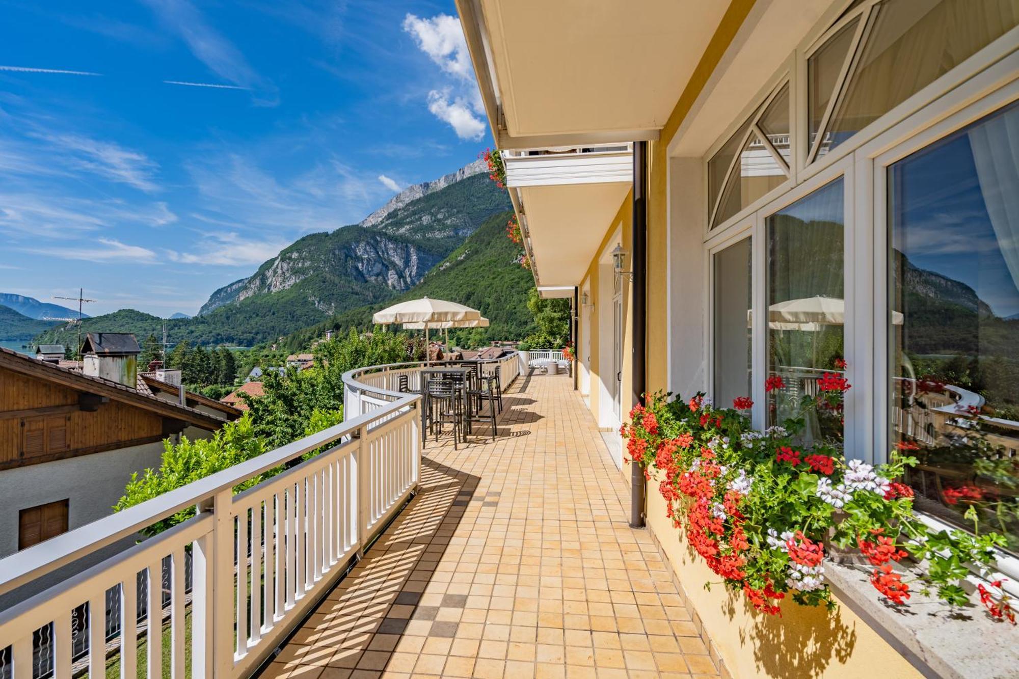 Hotel Europa โมลเวโน ภายนอก รูปภาพ